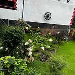 U Wlochow Rozanka Kolo Miedzylesia Przyjazny Zwierzetom Domowym * Międzylesie
